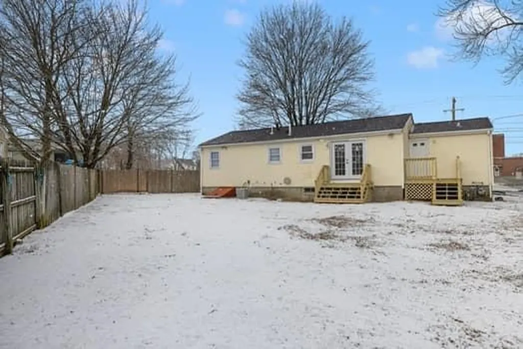72 Cathedral Road Warwick RI 02889