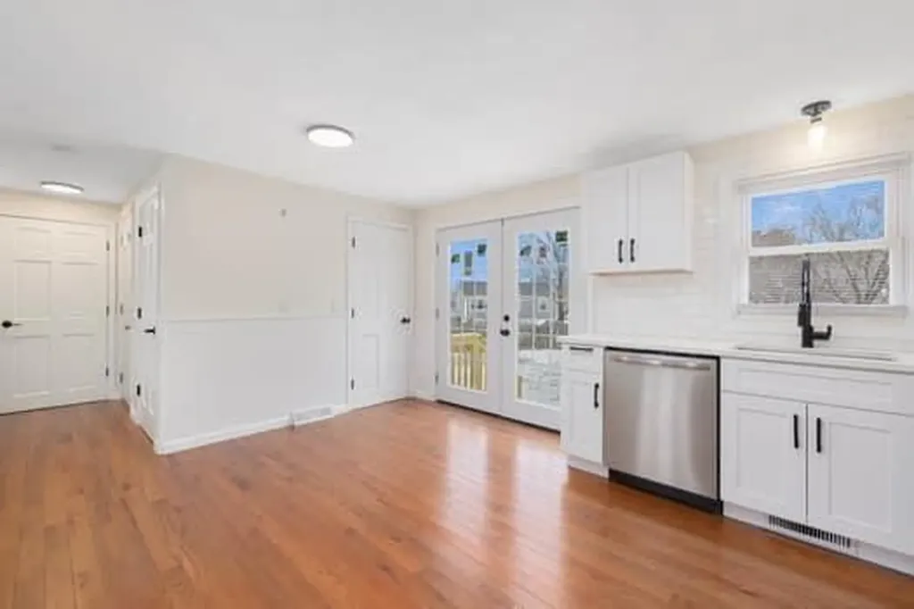 72 Cathedral Road Warwick RI 02889