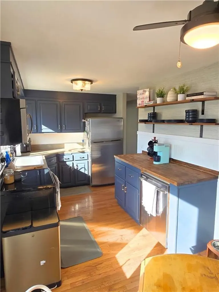 276 Strawberry Field Road Warwick RI 02886