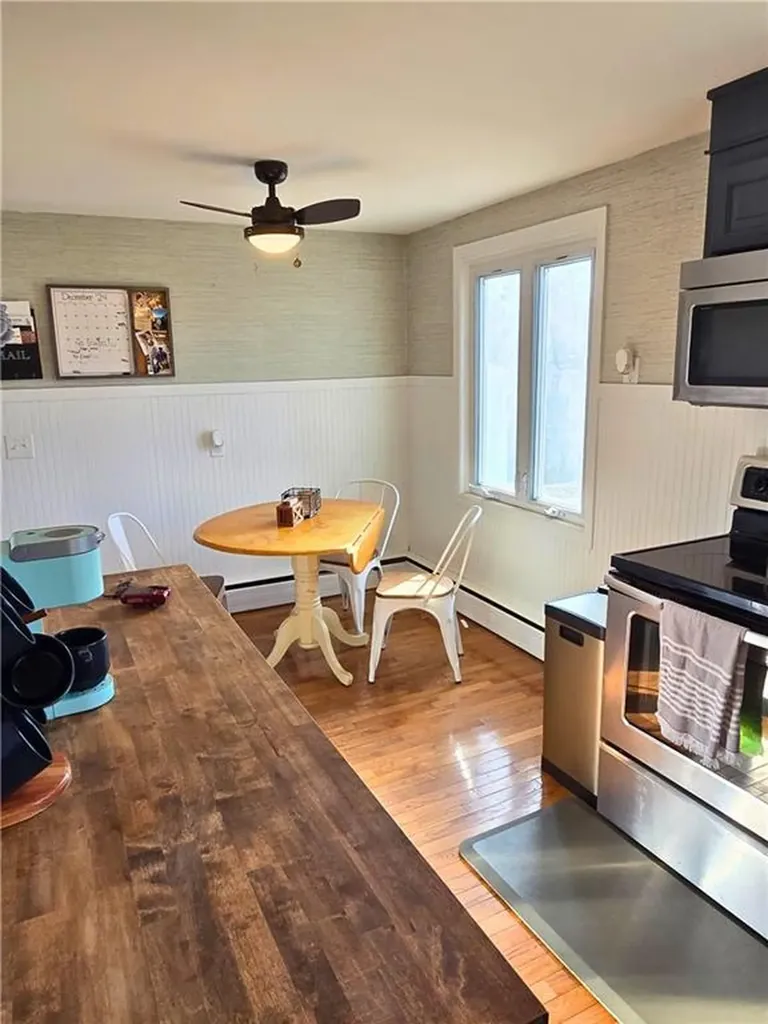 276 Strawberry Field Road Warwick RI 02886
