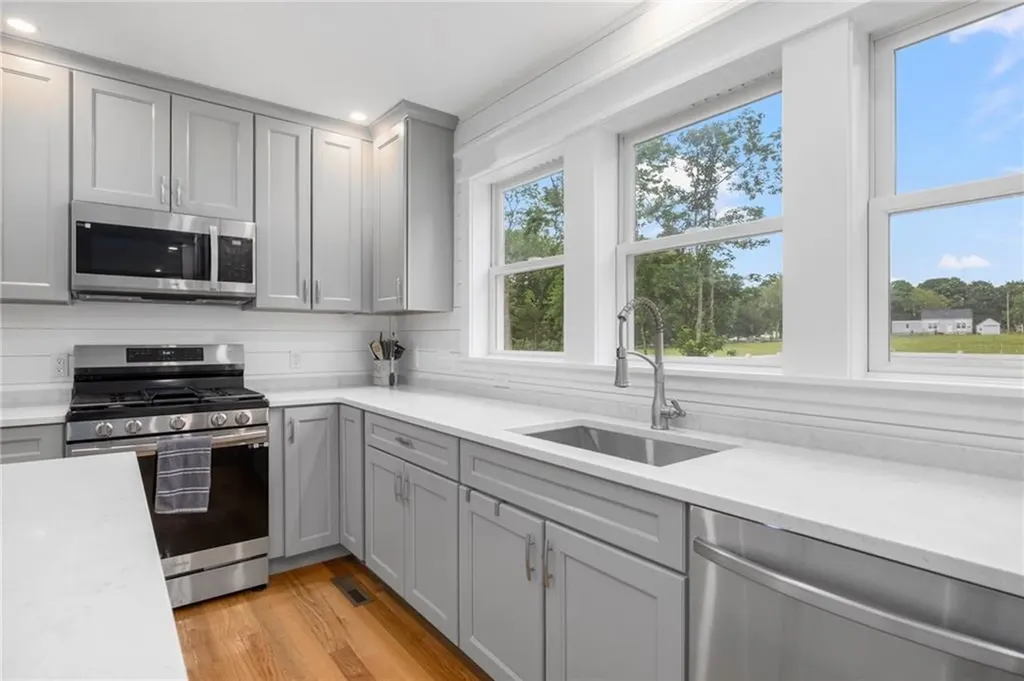41 Bristol Ferry Road Portsmouth RI 02871
