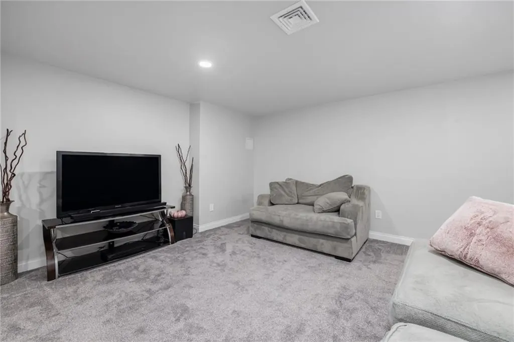 41 Bristol Ferry Road Portsmouth RI 02871