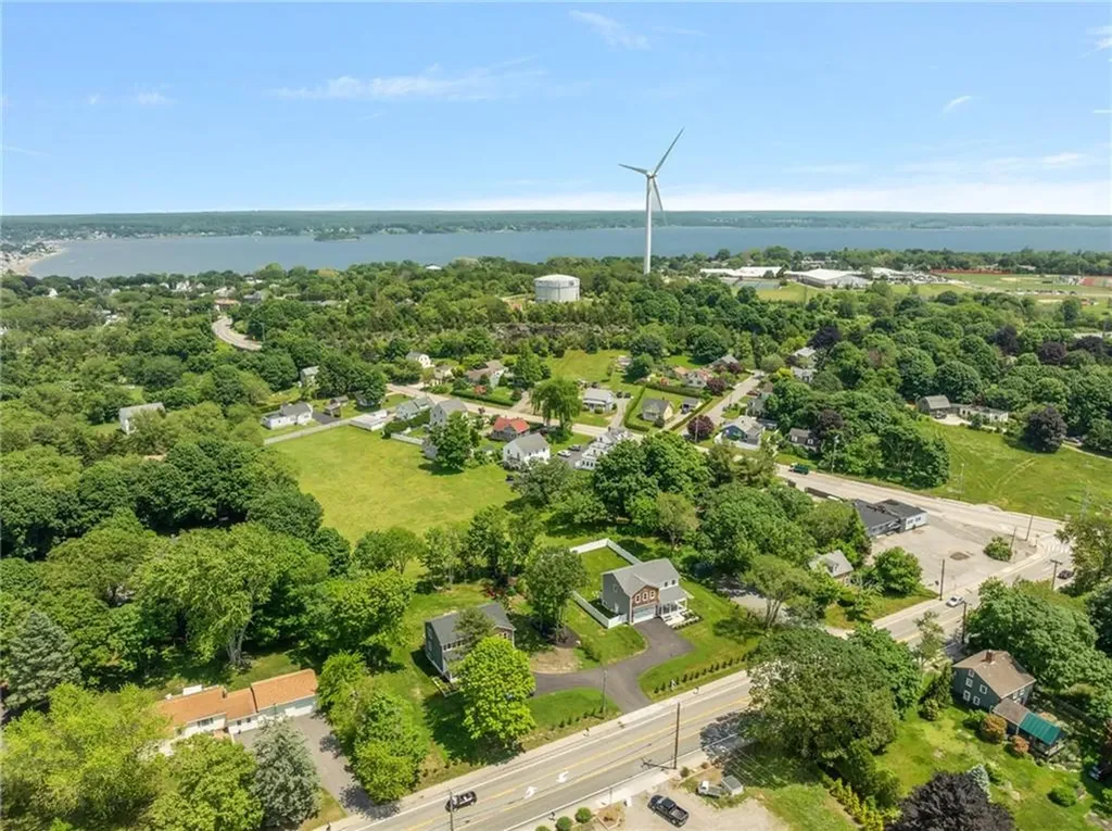 41 Bristol Ferry Road Portsmouth RI 02871