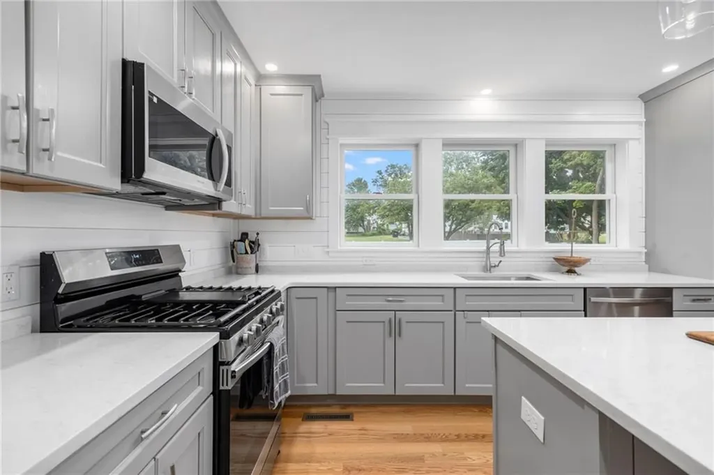 41 Bristol Ferry Road Portsmouth RI 02871