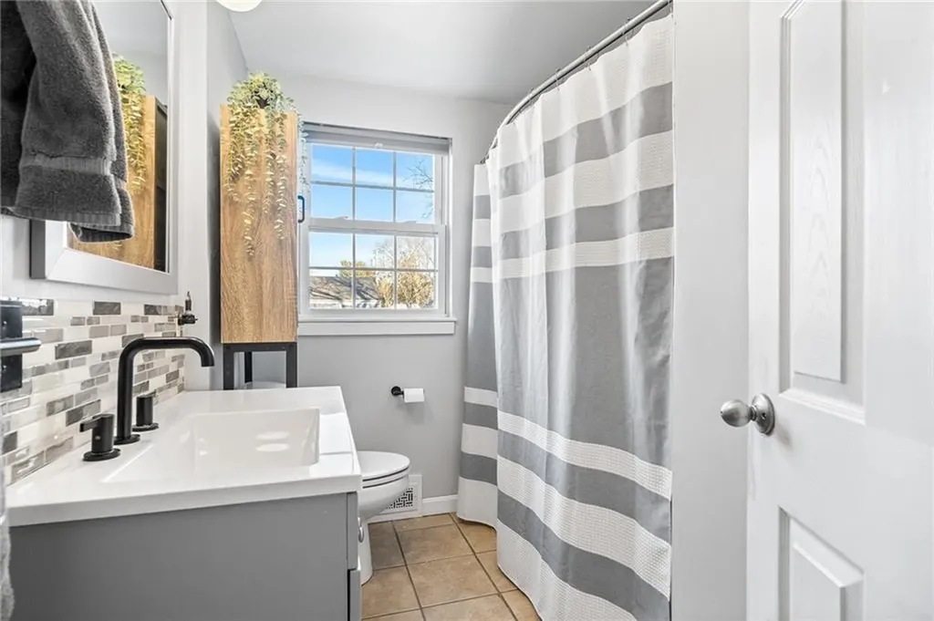 64 Claypool Drive Warwick RI 02886
