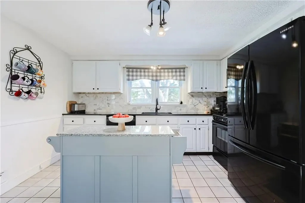 16 Joy Street Barrington RI 02806
