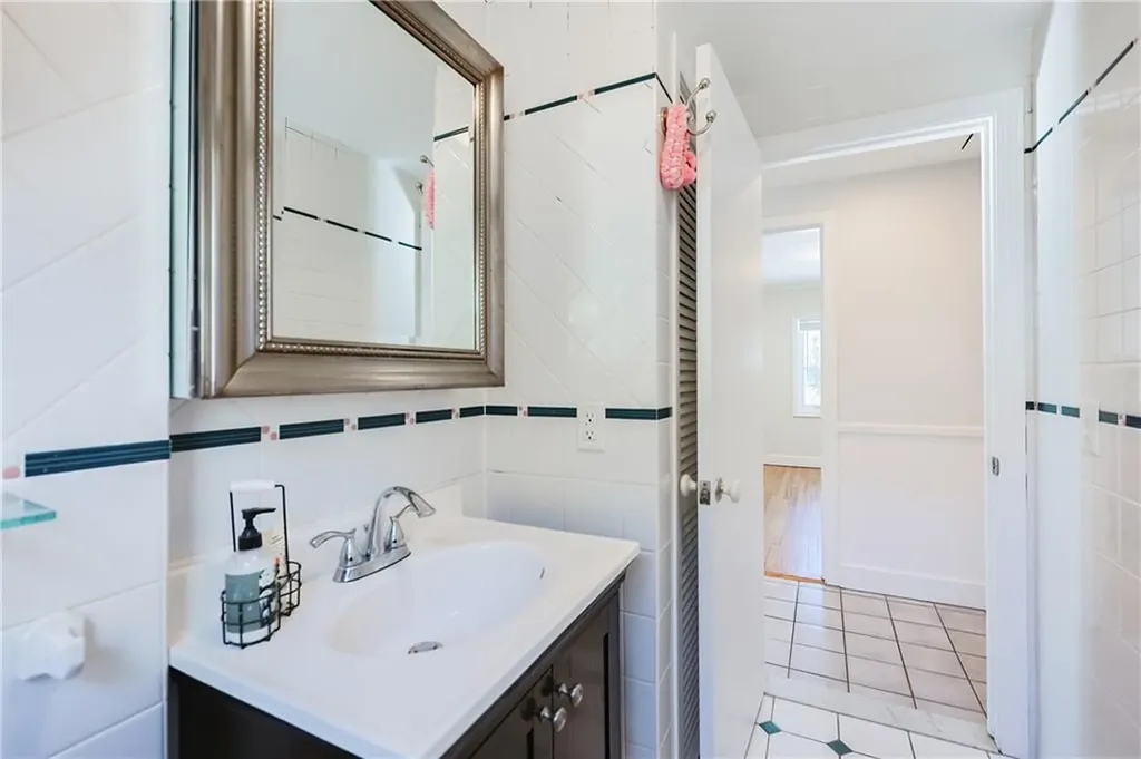 16 Joy Street Barrington RI 02806
