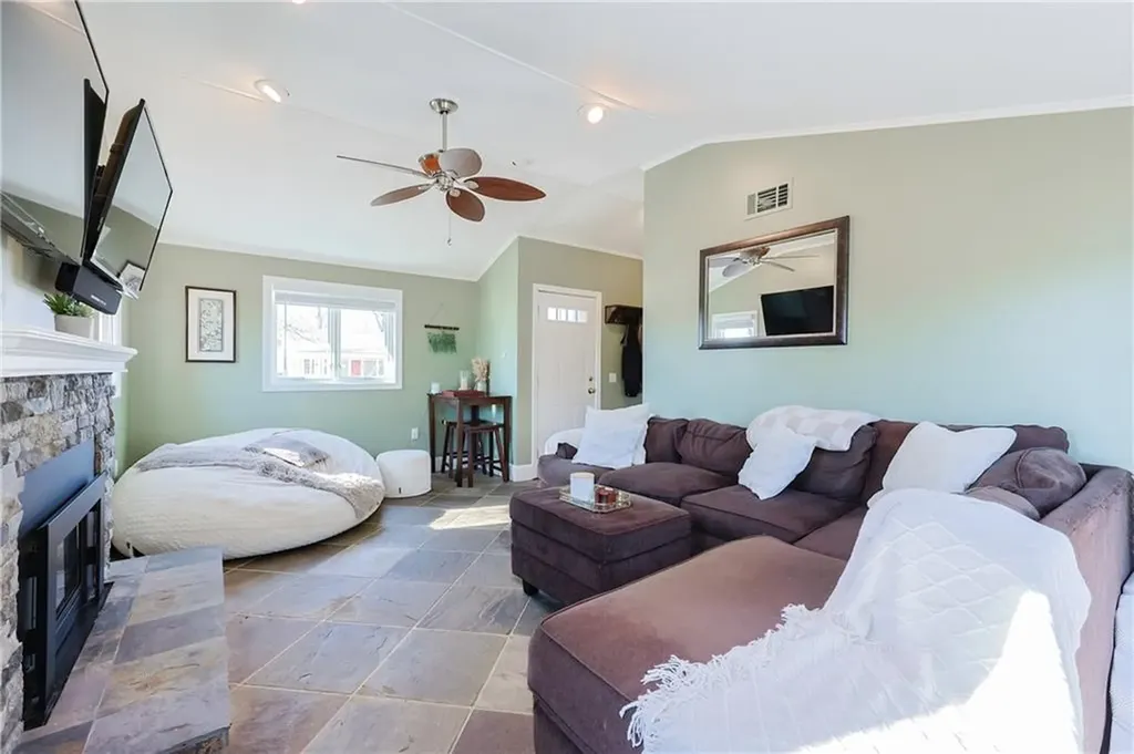 16 Joy Street Barrington RI 02806