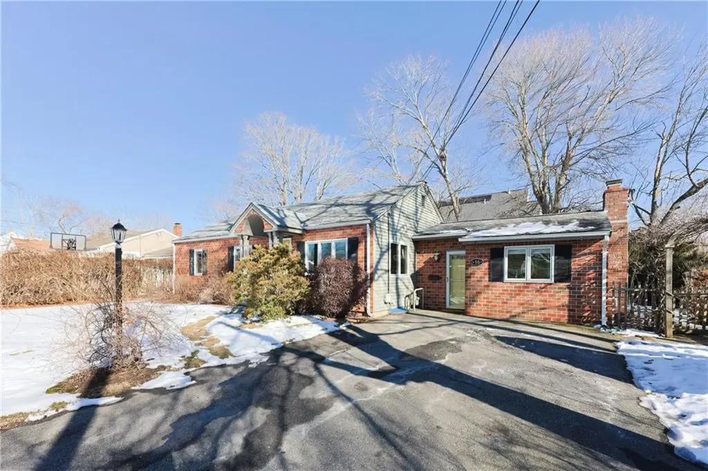 16 Joy Street Barrington RI 02806