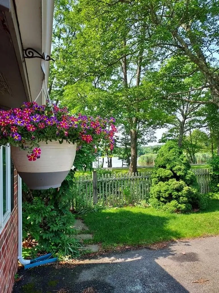 16 Joy Street Barrington RI 02806