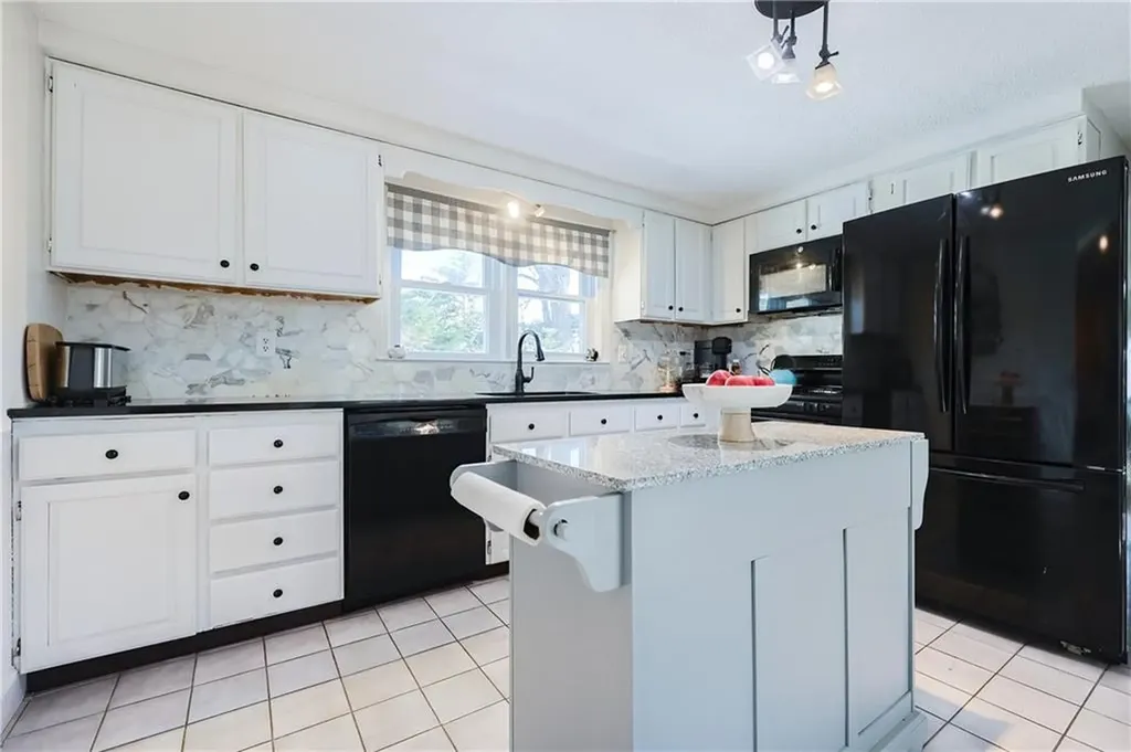 16 Joy Street Barrington RI 02806