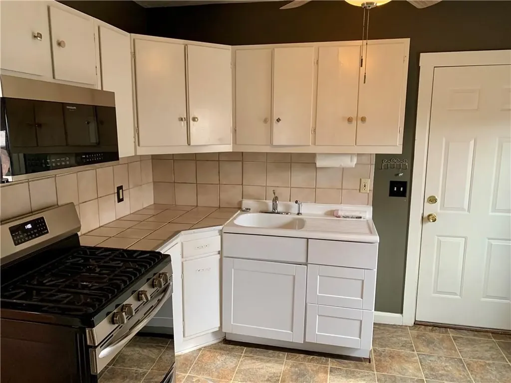 144 Aborn Avenue Warwick RI 02888