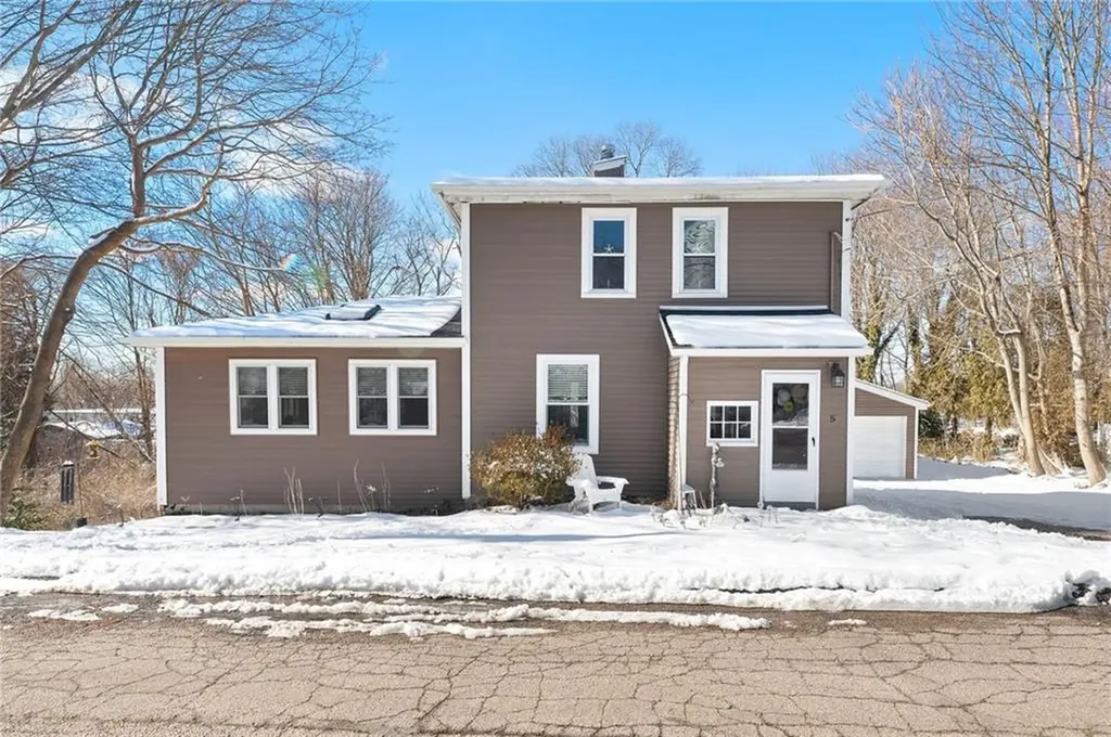 5 Beacon Street Westerly RI 02891