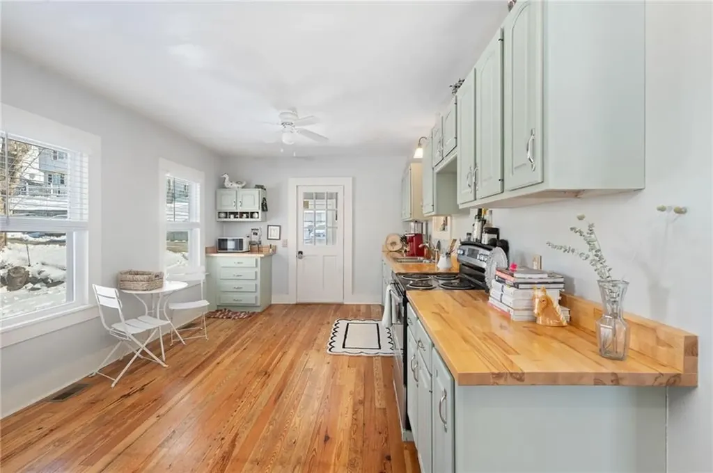 5 Beacon Street Westerly RI 02891