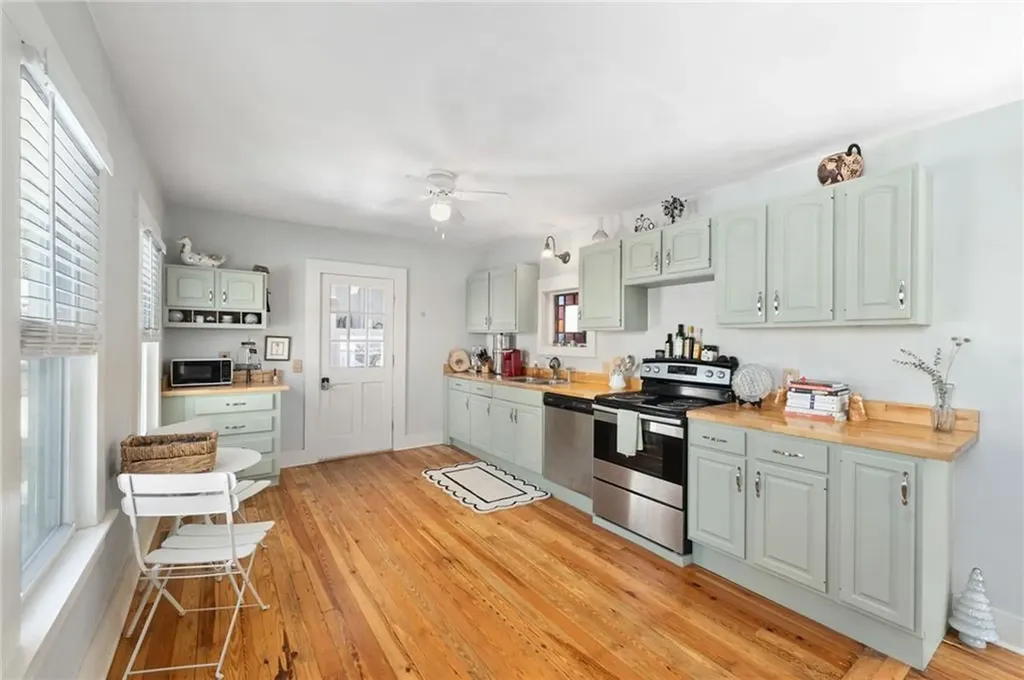 5 Beacon Street Westerly RI 02891