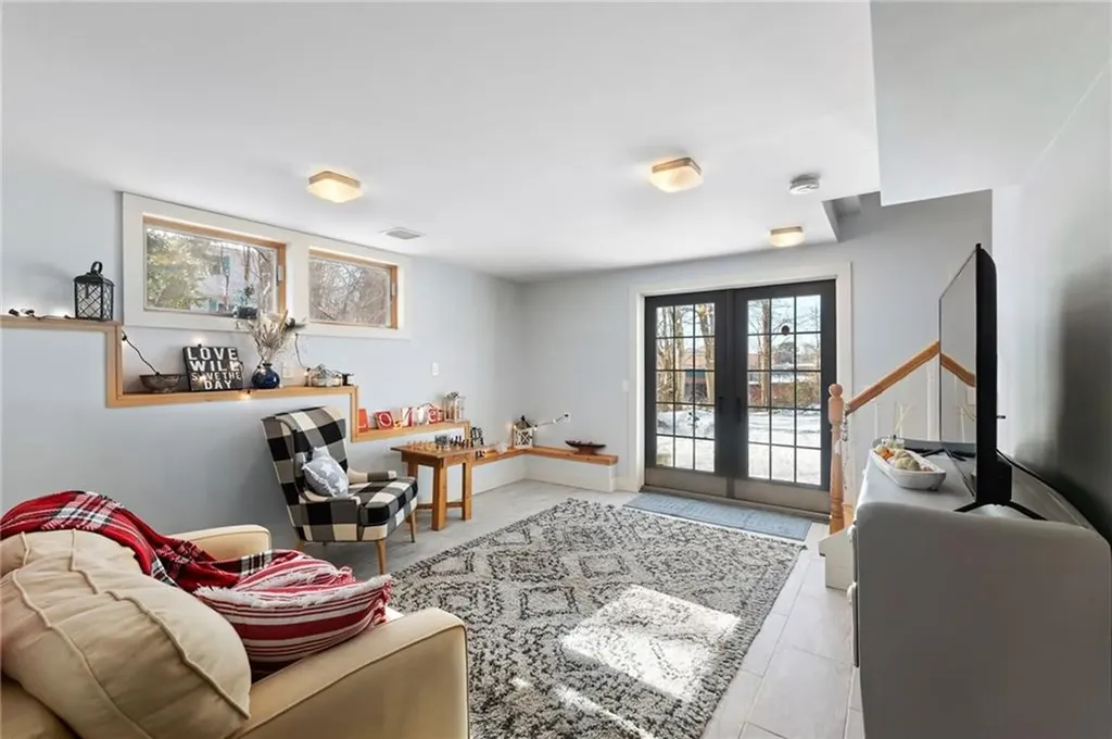 5 Beacon Street Westerly RI 02891
