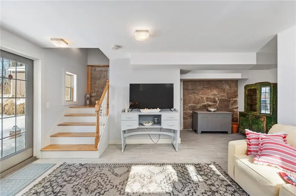 5 Beacon Street Westerly RI 02891