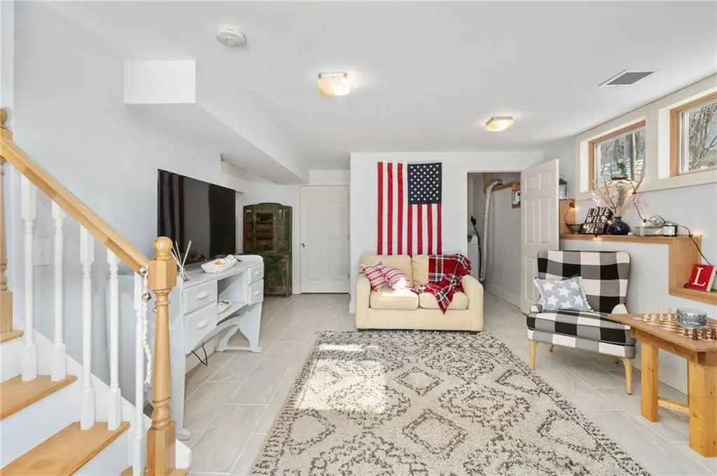 5 Beacon Street Westerly RI 02891