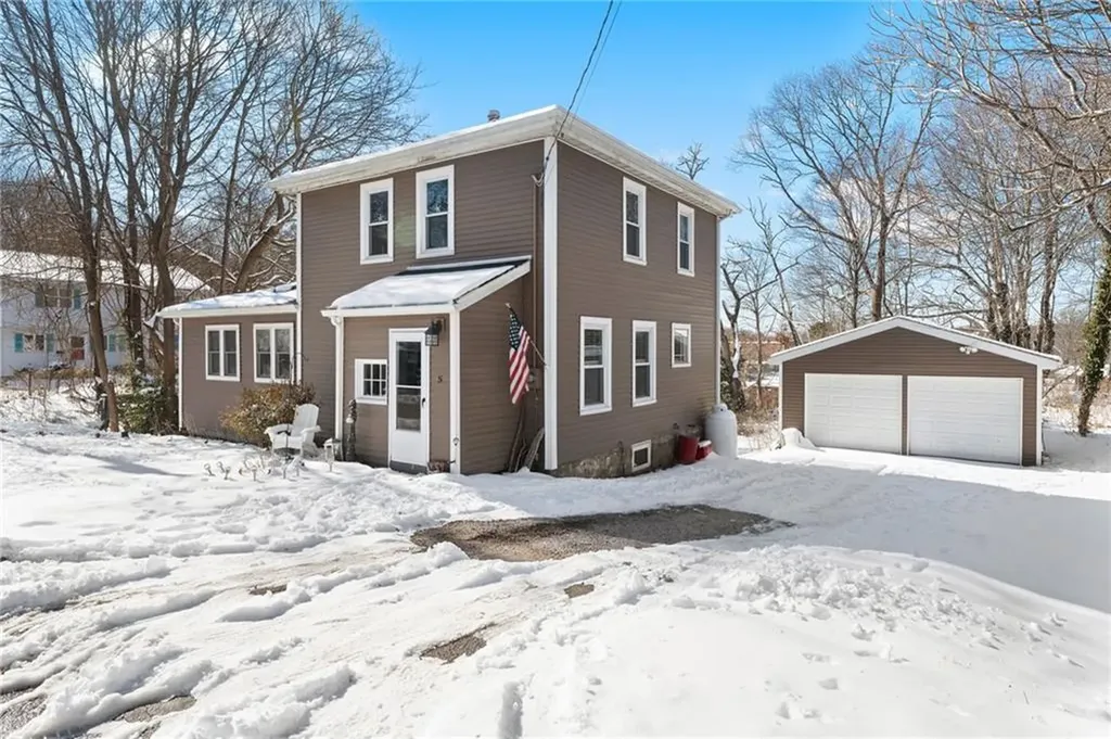 5 Beacon Street Westerly RI 02891