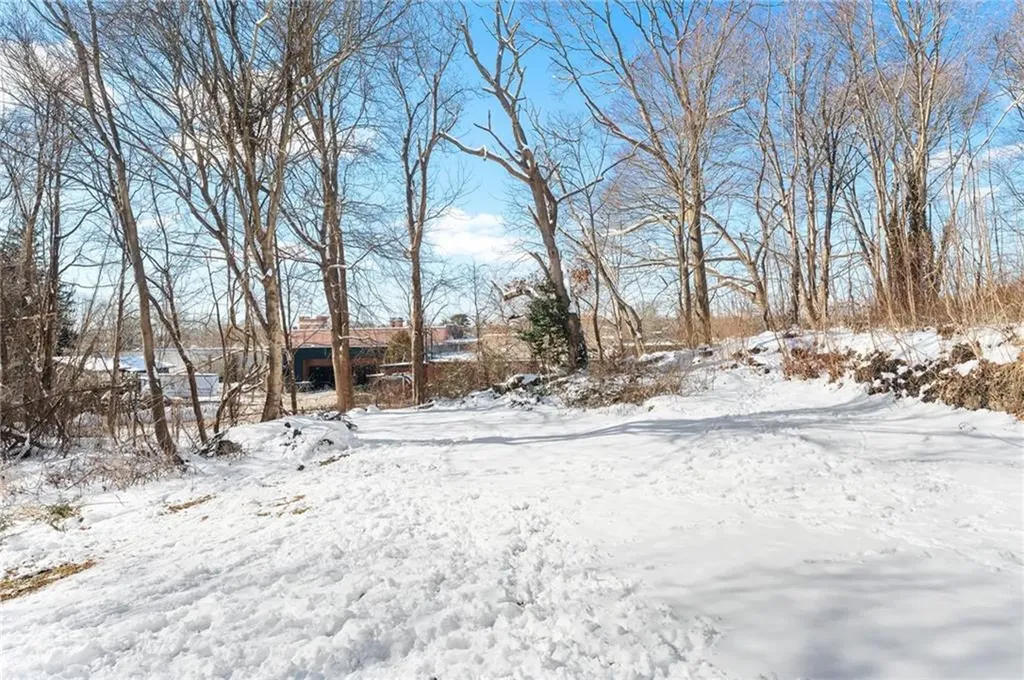 5 Beacon Street Westerly RI 02891