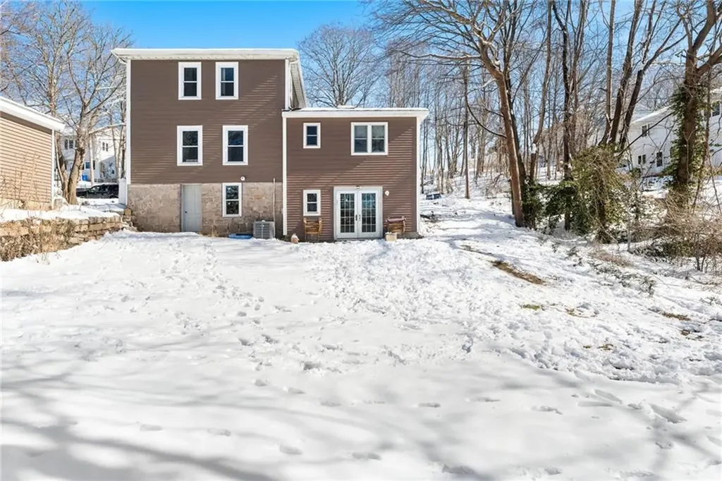 5 Beacon Street Westerly RI 02891