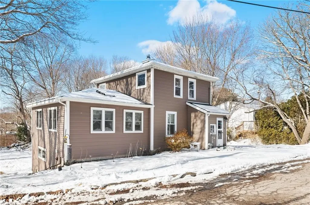 5 Beacon Street Westerly RI 02891