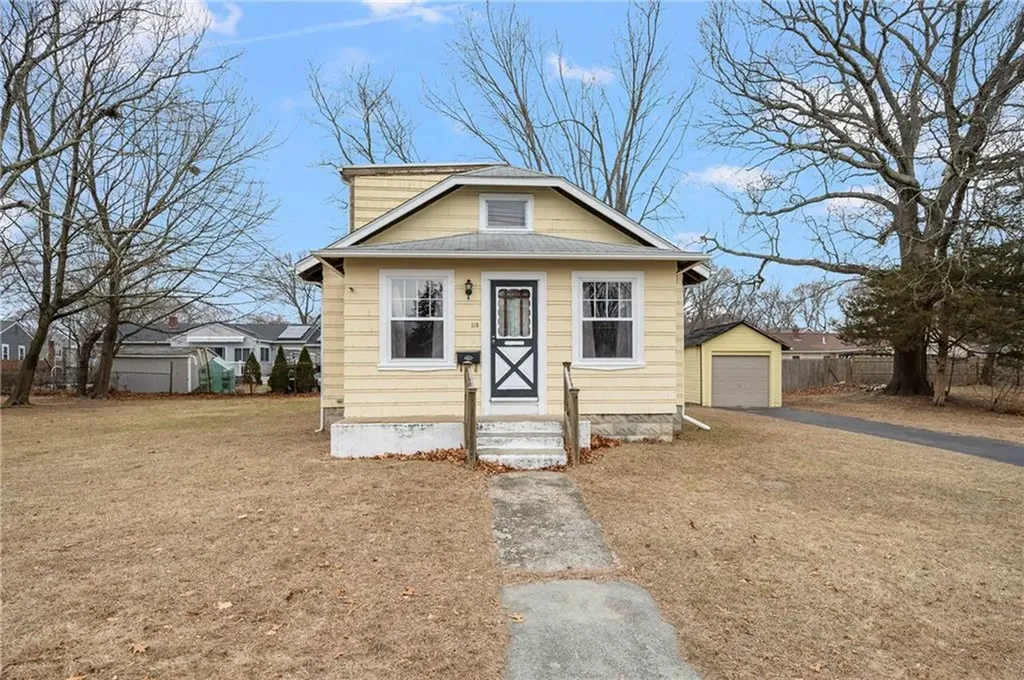 113 Brentwood Avenue Warwick RI 02886