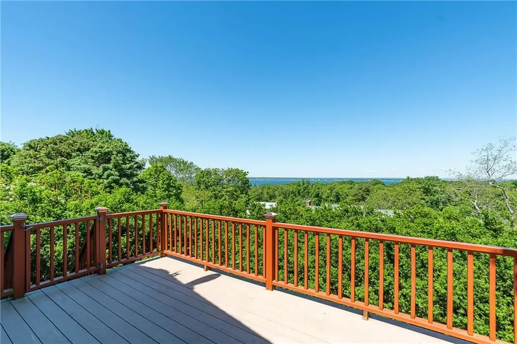 29 Algonquin Drive Middletown RI 02842