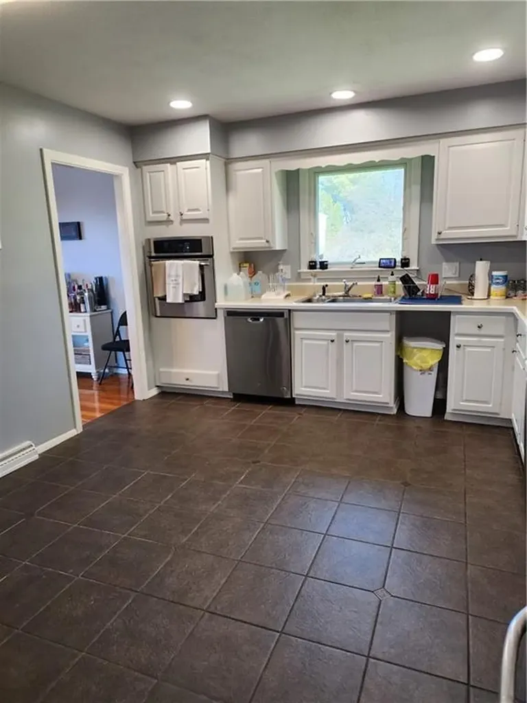 29 Algonquin Drive Middletown RI 02842