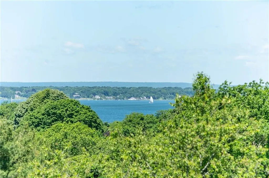 29 Algonquin Drive Middletown RI 02842
