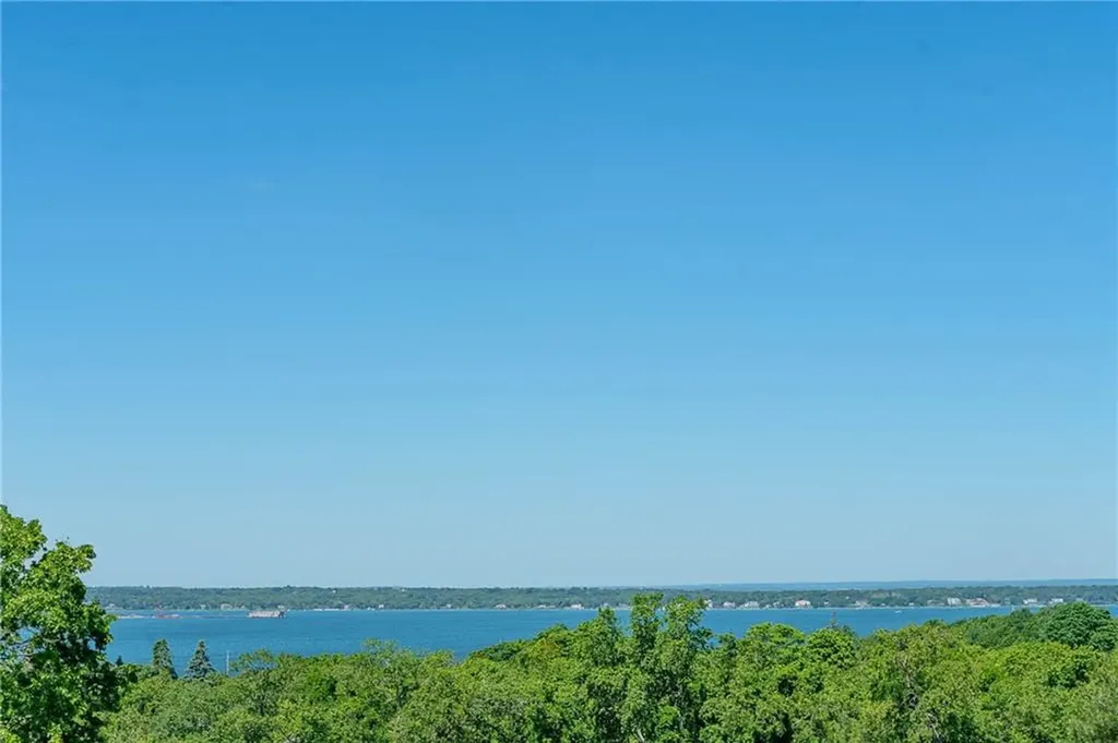 29 Algonquin Drive Middletown RI 02842