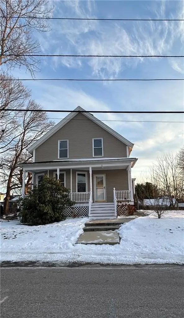 29 Hoppin Avenue East Providence RI 02914