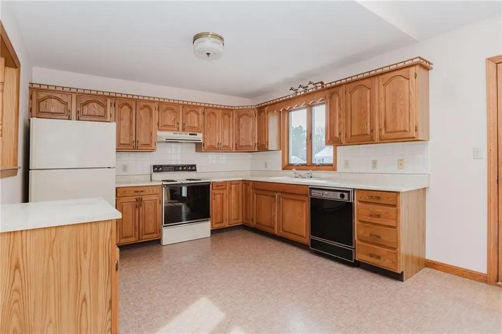 121 Kenyon Road Tiverton RI 02878