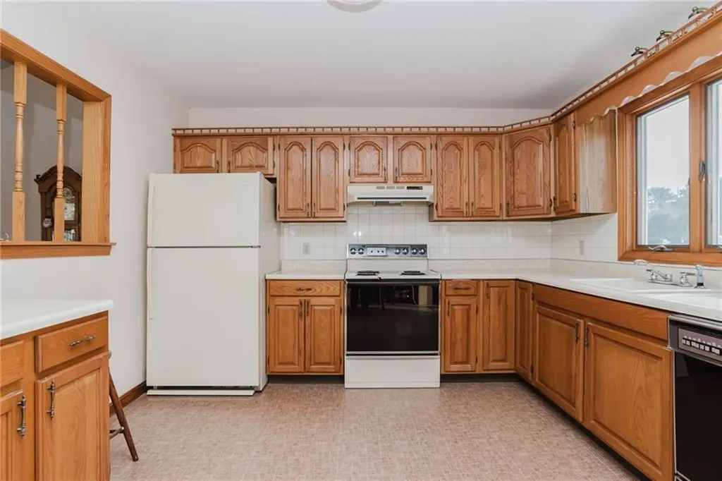 121 Kenyon Road Tiverton RI 02878