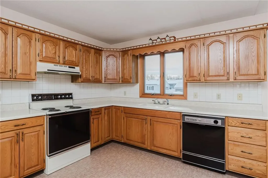 121 Kenyon Road Tiverton RI 02878