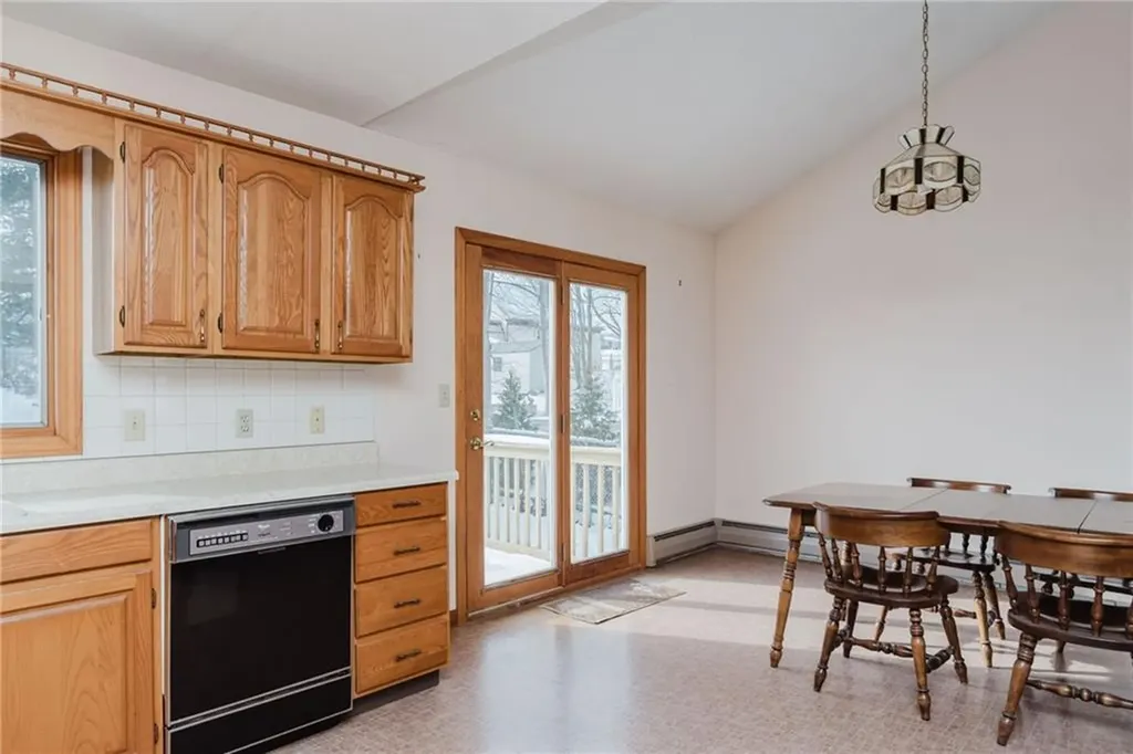 121 Kenyon Road Tiverton RI 02878