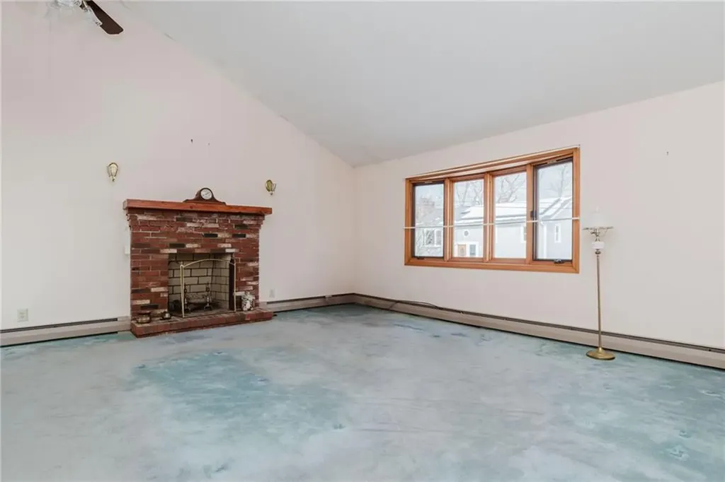 121 Kenyon Road Tiverton RI 02878