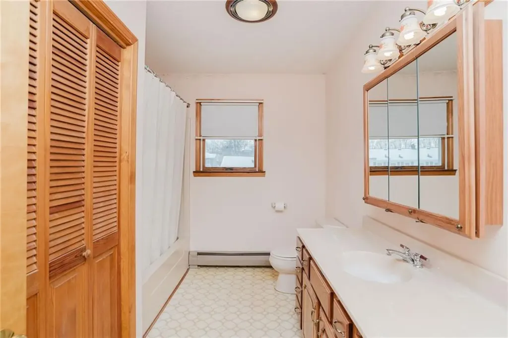 121 Kenyon Road Tiverton RI 02878