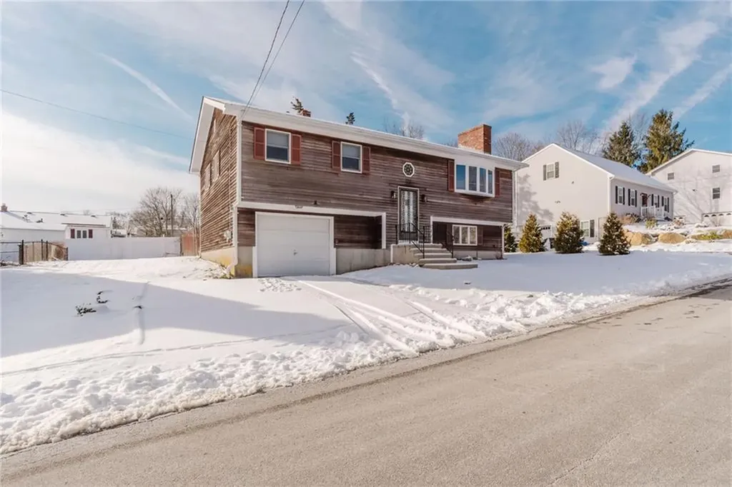 121 Kenyon Road Tiverton RI 02878
