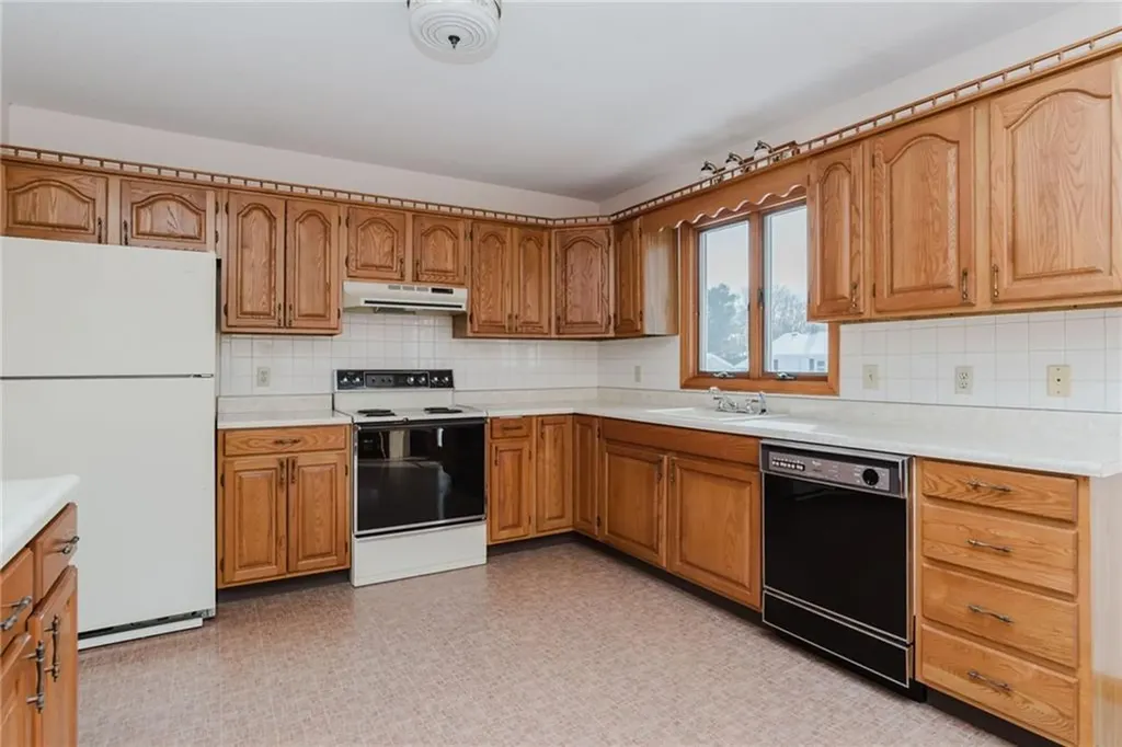 121 Kenyon Road Tiverton RI 02878