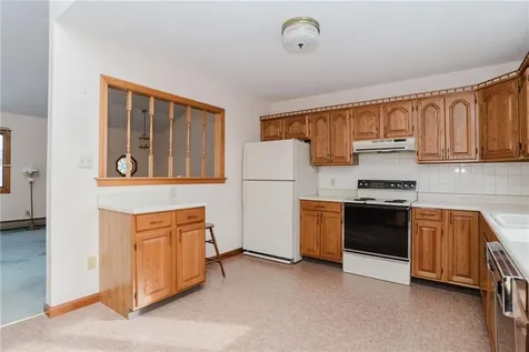 121 Kenyon Road Tiverton RI 02878