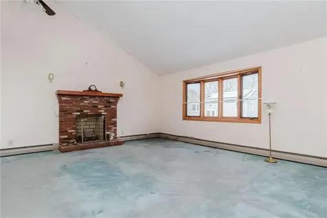 121 Kenyon Road Tiverton RI 02878