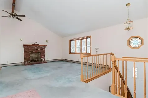 121 Kenyon Road Tiverton RI 02878