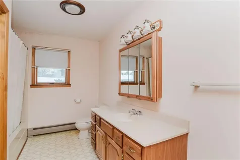 121 Kenyon Road Tiverton RI 02878