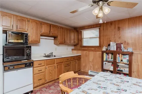 121 Kenyon Road Tiverton RI 02878