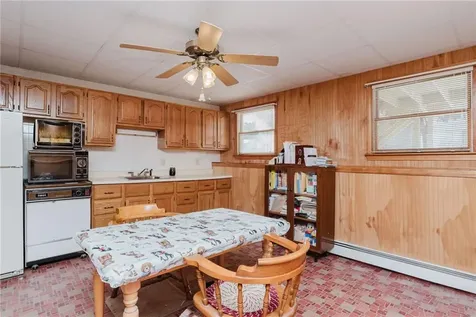 121 Kenyon Road Tiverton RI 02878