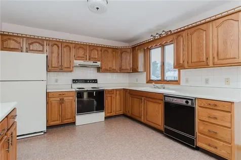 121 Kenyon Road Tiverton RI 02878