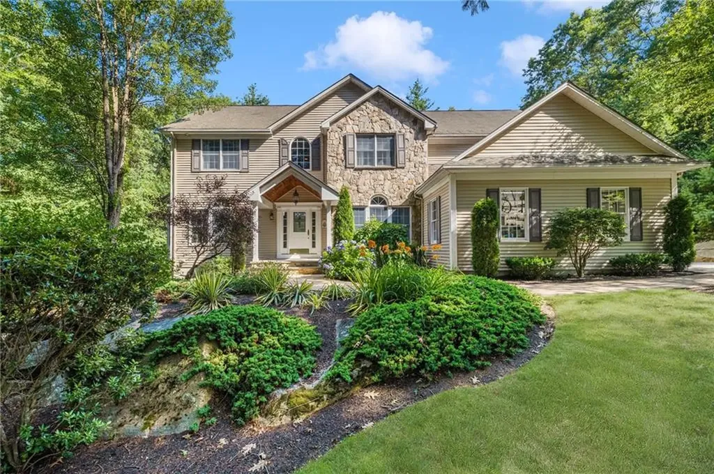 23 Toni Circle North Smithfield RI 02896