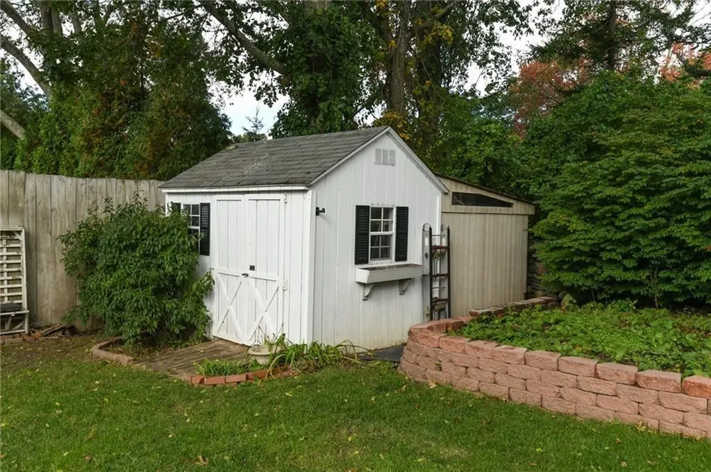 11 Edgewater Road Narragansett RI 02882