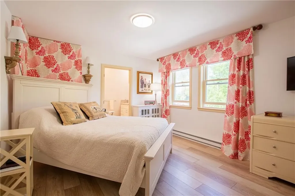 162 Rhode Island Avenue Newport RI 02840